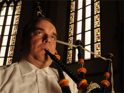 Dudelsackspieler mit schottischem Dudelsack